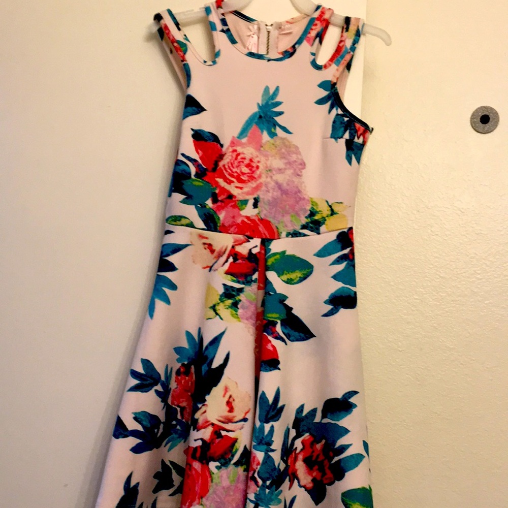 Good condition and very good for events 10/12